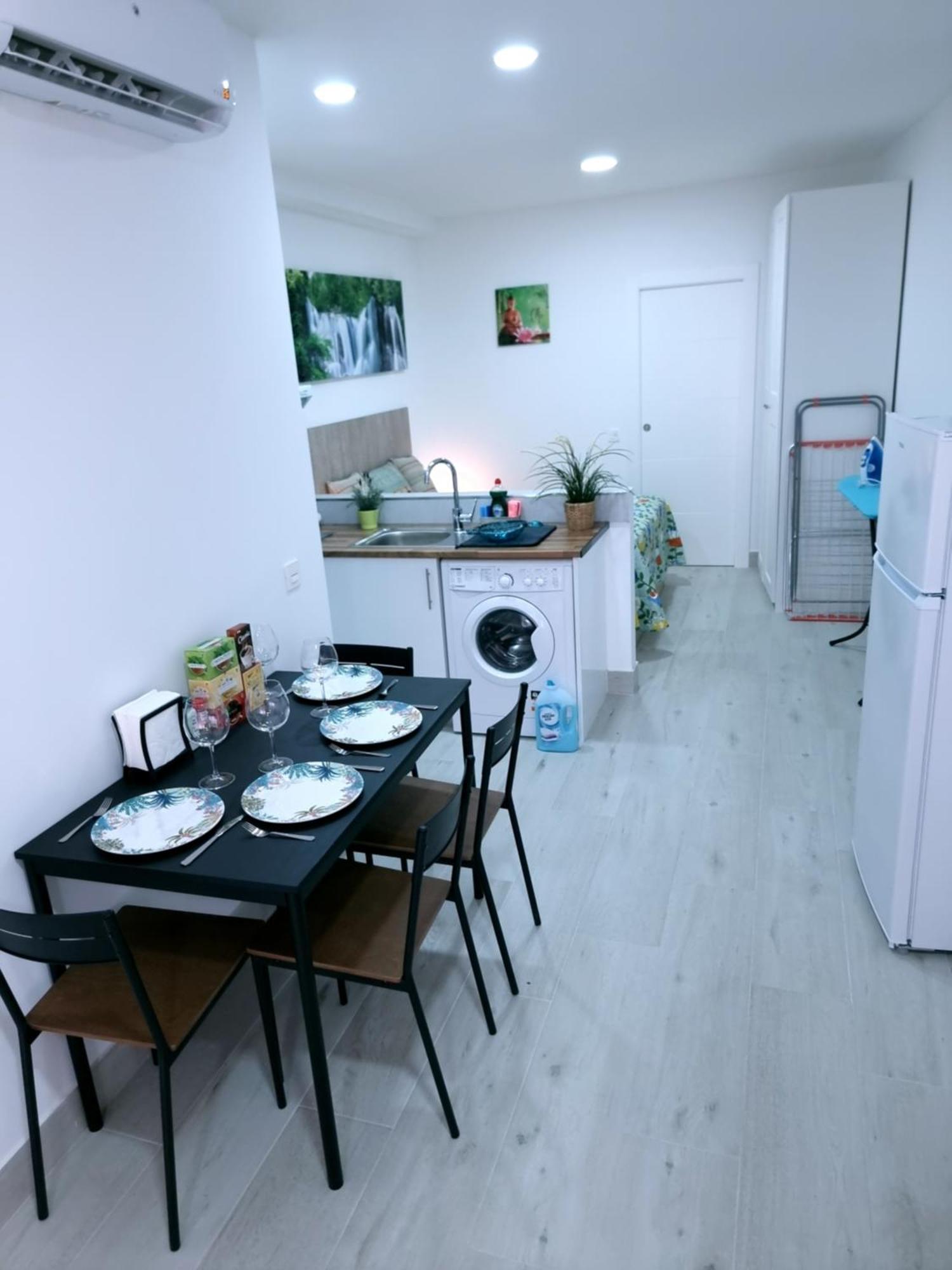 Apartamentos Zanca City Center Free Luggage Storage Málaga Kültér fotó